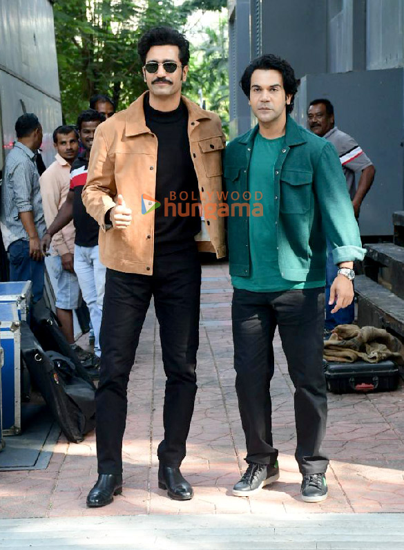 photos vicky kaushal and rajkummar rao snapped in bandra 5