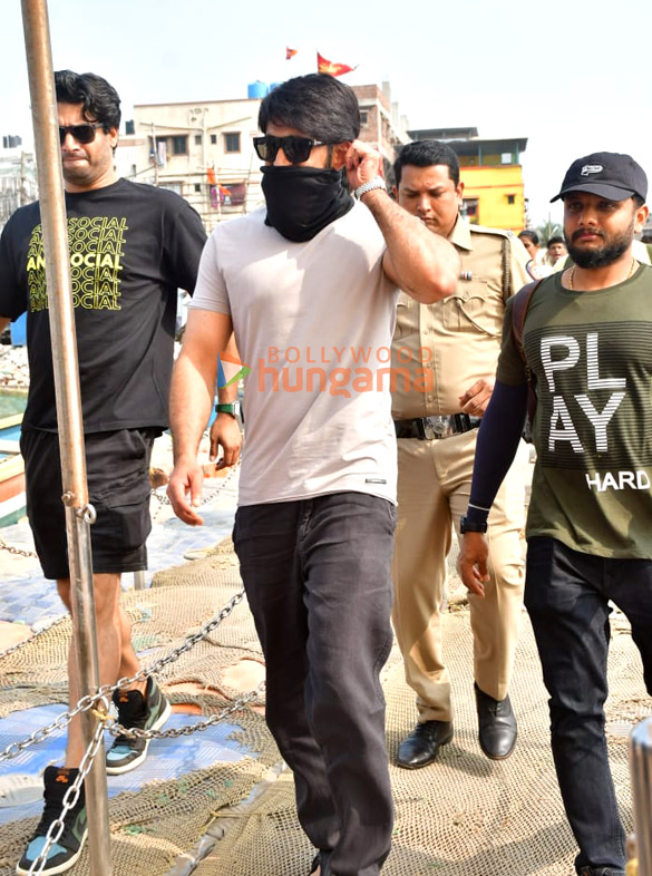 photos yash snapped at versova jetty ahead of toxic shoot 3
