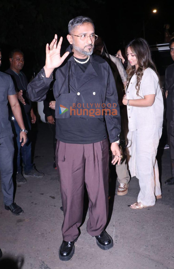 photos yo yo honey singh snapped outside bastian in bandra 3