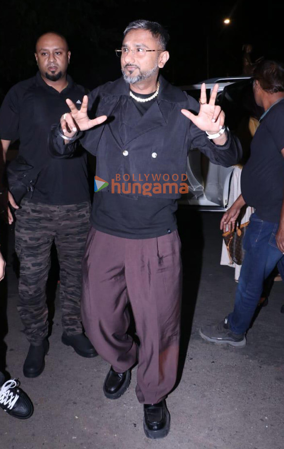 photos yo yo honey singh snapped outside bastian in bandra 4