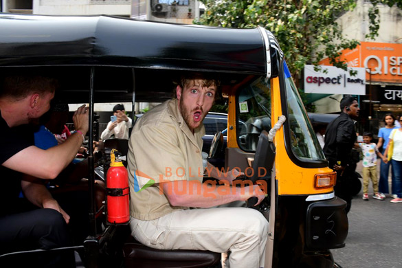 photos youtuber logan paul rides auto rickshaw in bandra 1