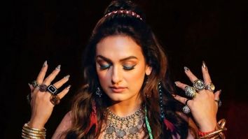 Akriti Kakar explores mysticism? Singer hints at Tarot reading in new post
