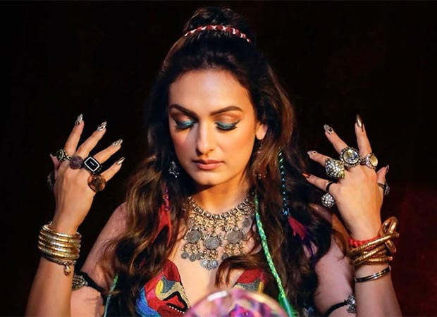 Akriti Kakar explores mysticism? Singer hints at Tarot reading in new ...