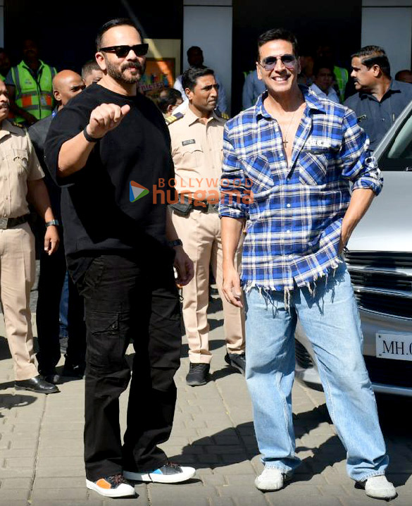 Photos: Akshay Kumar, Rohit Shetty and Jr NTR snapped at Kalina airport Photos: Akshay Kumar, Rohit Shetty and Jr NTR snapped at Kalina airport