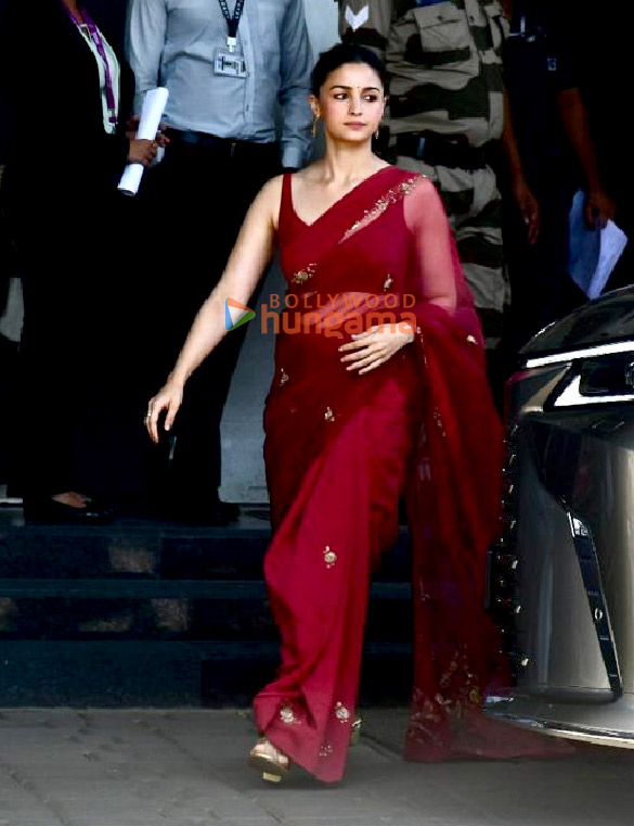 photos alia bhatt ranbir kapoor kareena kapoor khan saif ali khan and others snapped at kalina airport 7