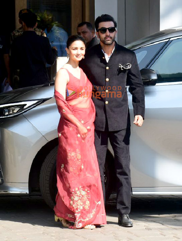 photos alia bhatt ranbir kapoor kareena kapoor khan saif ali khan and others snapped at kalina airport 9