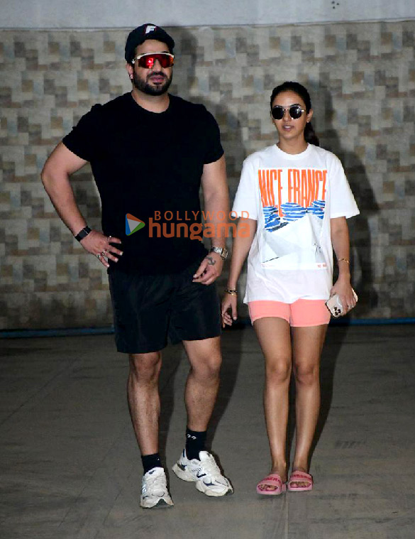 photos aly goni and jasmin bhasin snapped searching for a new house at pali hill 2