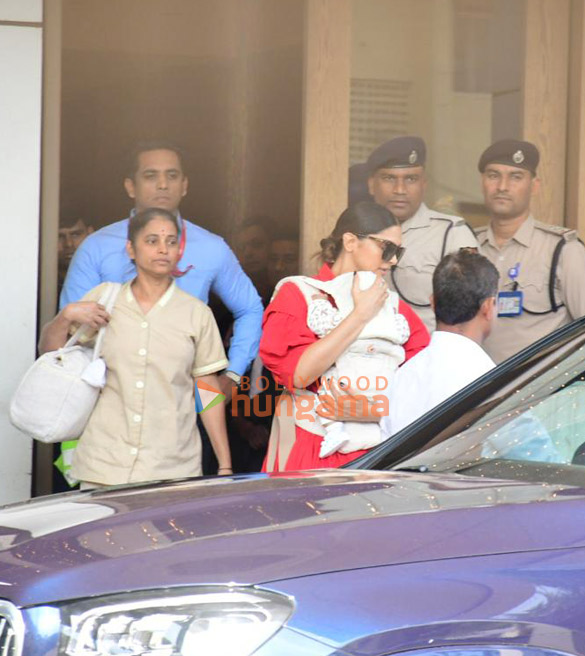 photos deepika padukone snapped at kalina airport 5