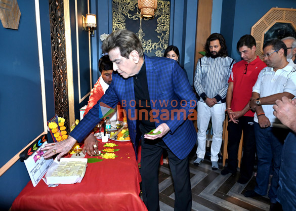 photos jeetendra riteish deshmukh indra kumar and others grace the mahurat of masti 4 2