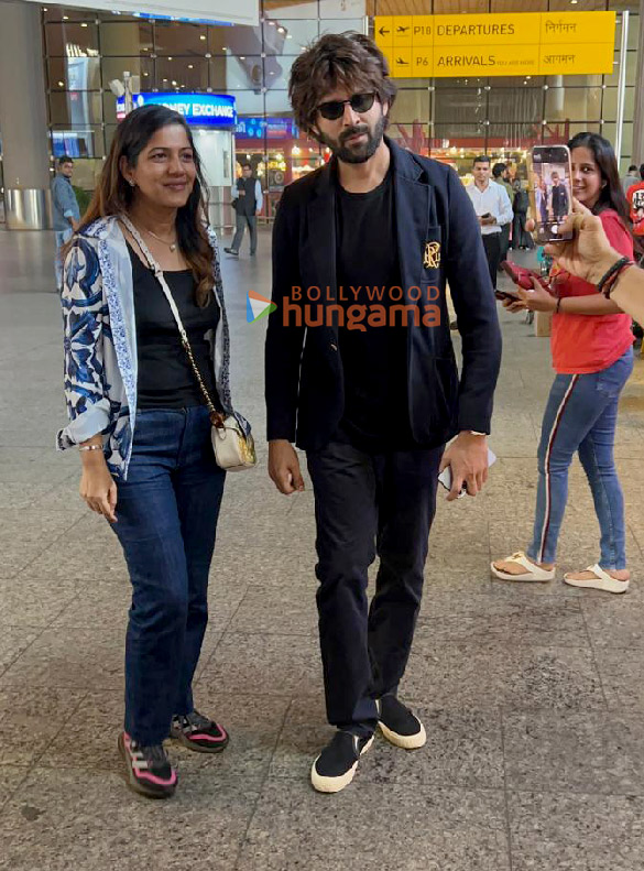 photos kartik aaryan and bhumi pednekar snapped at the airport 2