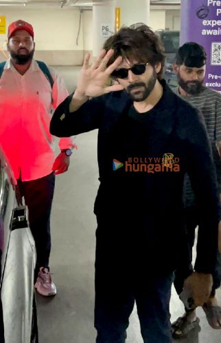 Photos: Kartik Aaryan and Bhumi Pednekar snapped at the airport