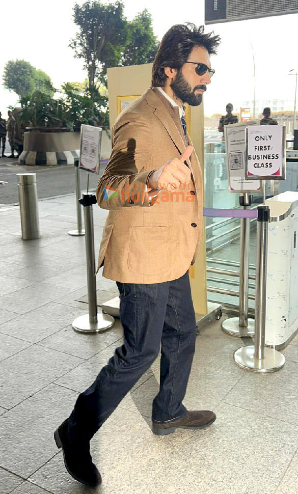Photos: Kartik Aaryan snapped at the airport