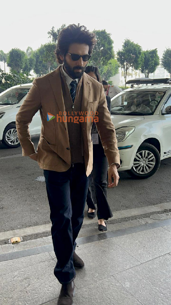 photos kartik aaryan snapped at the airport 4 9