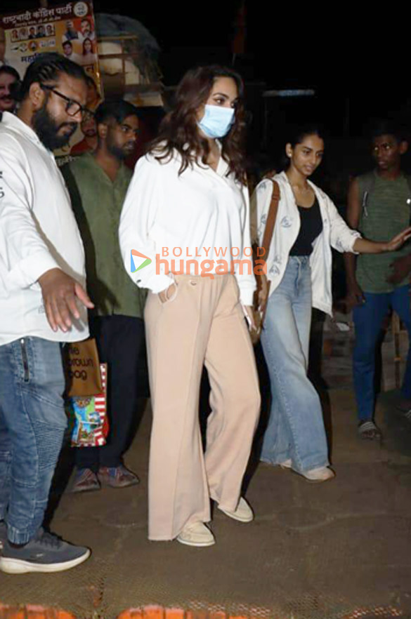 photos kiara advani snapped at versova jetty 1029 3