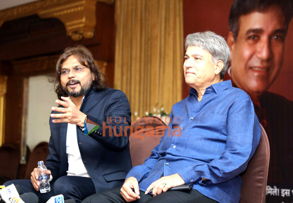 photos kumaar and suresh wadkar launched ae zindagi gale laga le radio show 2