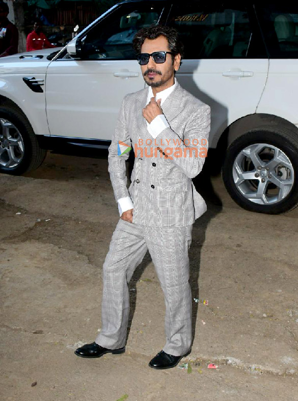 photos manoj bajpayee manisha koirala kritika kamra and others snapped outside gigi restaurant in bandra 3 3