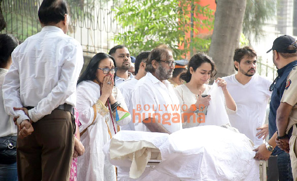 photos naseeruddin shah boman irani and others attend the funeral of shyam benegal 1