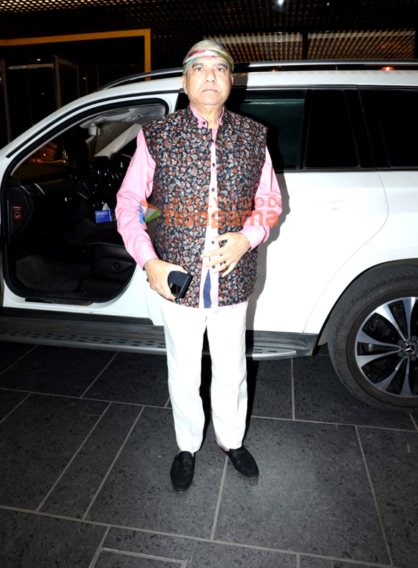 photos rakesh roshan suresh wadkar anand pandit and others were snapped at jeetendra and shobha kapoors 50th marriage anniversary 2