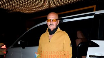 Photos: Rakesh Roshan, Suresh Wadkar and others were snapped at Jeetendra and Shobha Kapoor’s 50th marriage anniversary