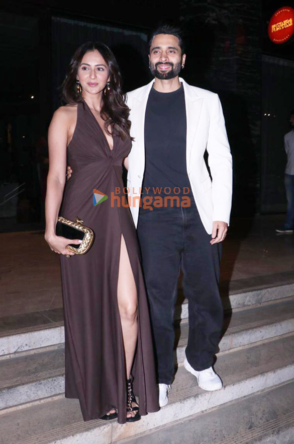 Photos: Rakul Preet Singh, Jackky Bhagnani, Riteish Deshmukh, Genelia Deshmukh and others snapped in Bandra Photos: Rakul Preet Singh, Jackky Bhagnani, Riteish Deshmukh, Genelia Deshmukh and others snapped in Bandra