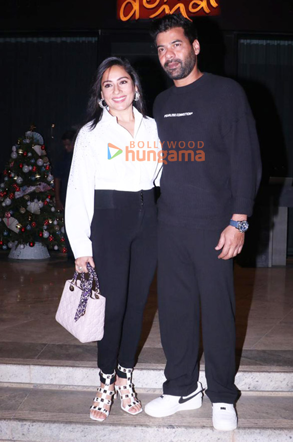 photos rakul preet singh jackky bhagnani riteish deshmukh genelia deshmukh and others snapped in bandra 7