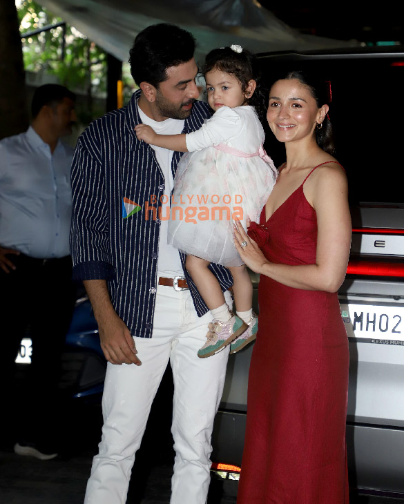 photos ranbir kapoor and alia bhatt snapped with daughter raha 4