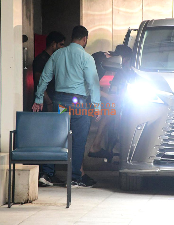 Photos: Ranbir Kapoor snapped outside a clinic in Bandra