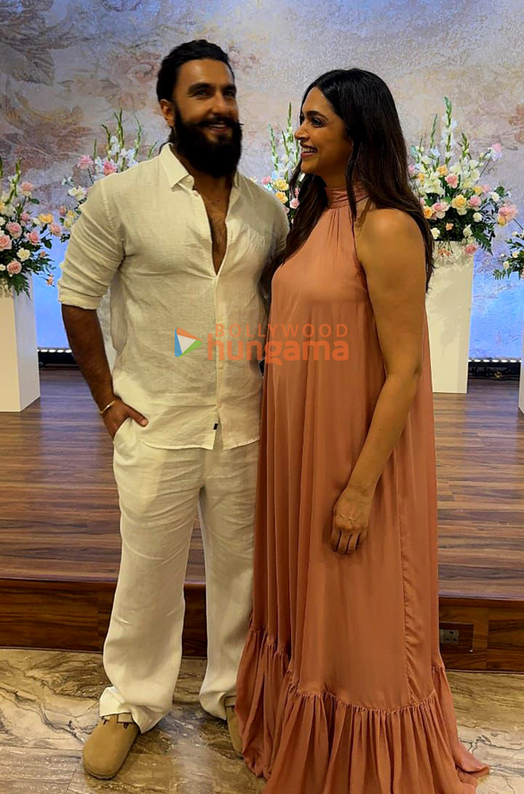 photos ranveer singh and deepika padukone introduce their daughter dua to the paparazzi 1
