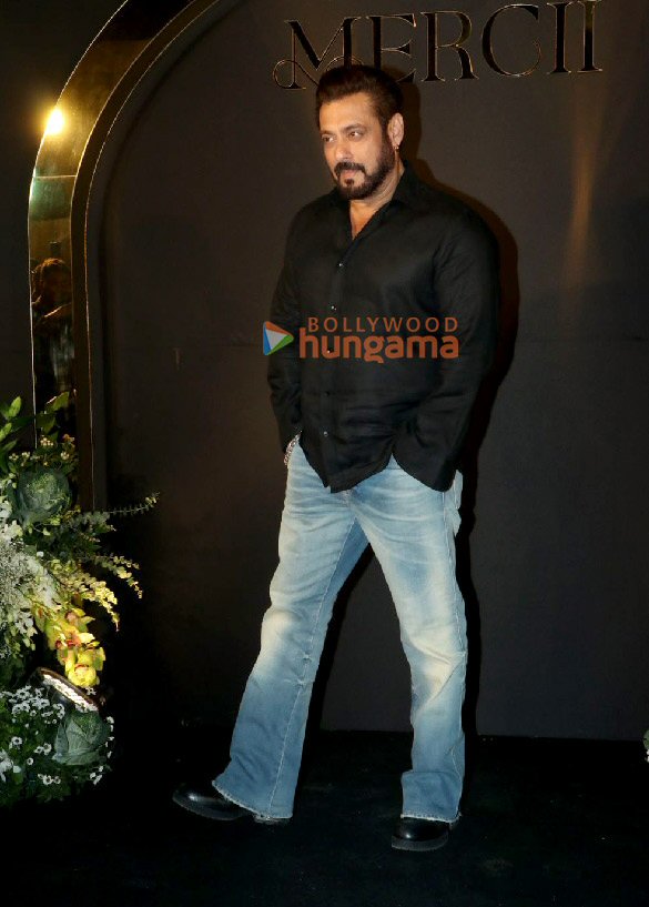 photos salman khan genelia deshmukh riteish deshmukh and others snapped at nirvan khans birthday party 43