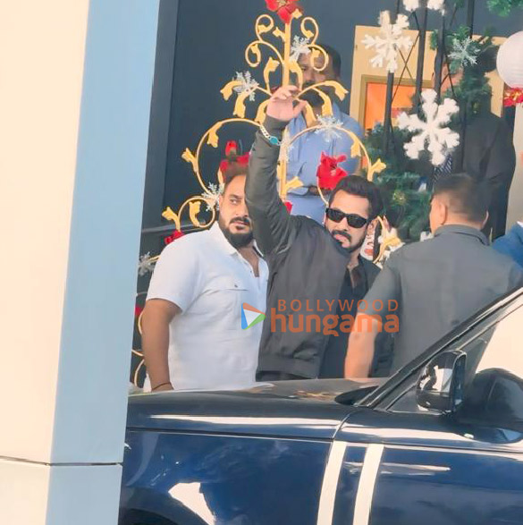 Photos: Salman Khan, Sajid Nadiadwala and others snapped at Kalina airport Photos: Salman Khan, Sajid Nadiadwala and others snapped at Kalina airport
