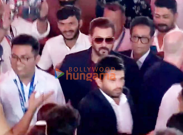 photos shah rukh khan salman khan ranveer singh varun dhawan janhvi kapoor and others snapped at the oath taking ceremony of ma 3