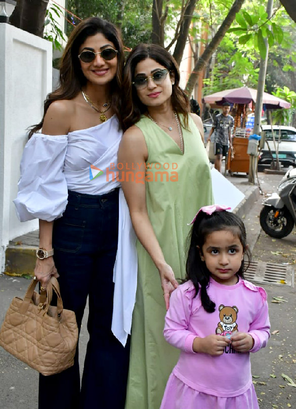 Photos: Shilpa Shetty and Shamita Shetty snapped in Juhu | Parties & Events