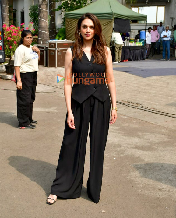 photos sonakshi sinha bhumi pednekar and others snapped at the netflix roundtable interview 9