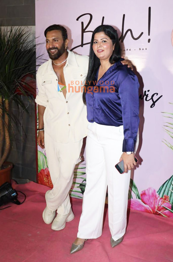 photos sonali bendre maniesh paul and others snapped at terence lewiss house for christmas party 3