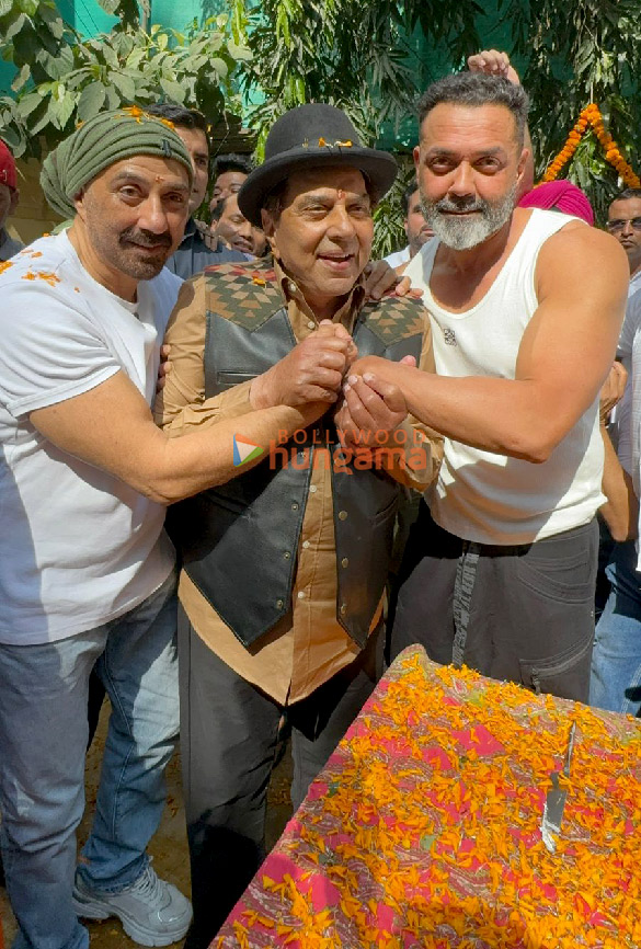 photos sunny deol and bobby deol celebrate father dharmendras 89th birthday at his residence 2 3