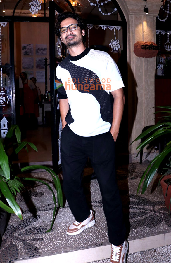photos tamannaah bhatia vijay varma ali fazal shweta tripathi and others snapped in bandra 5