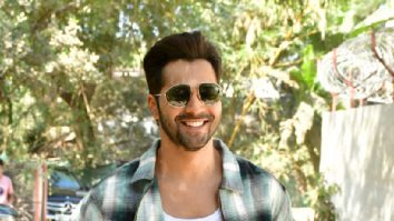 Photos: Varun Dhawan snapped in Versova