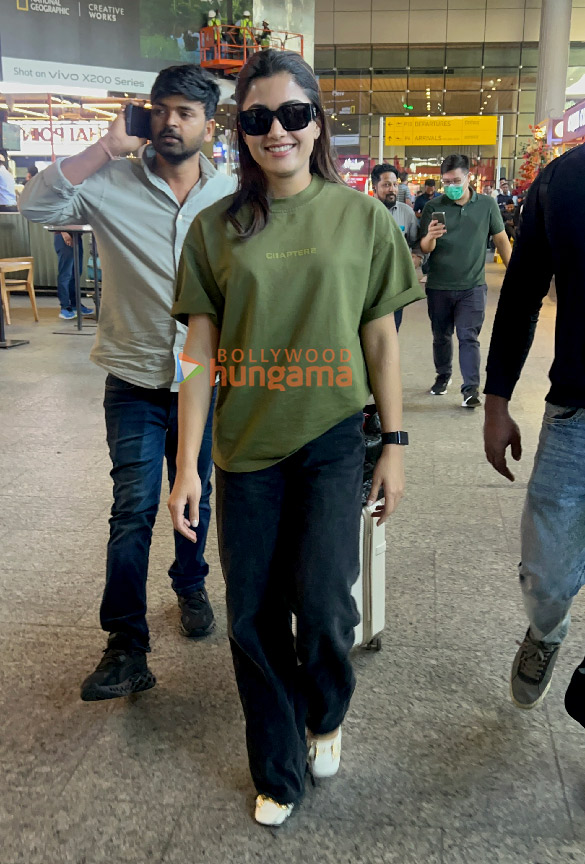 photos vicky kaushal katrina kaif kartik aaryan and others snapped at the airport 3