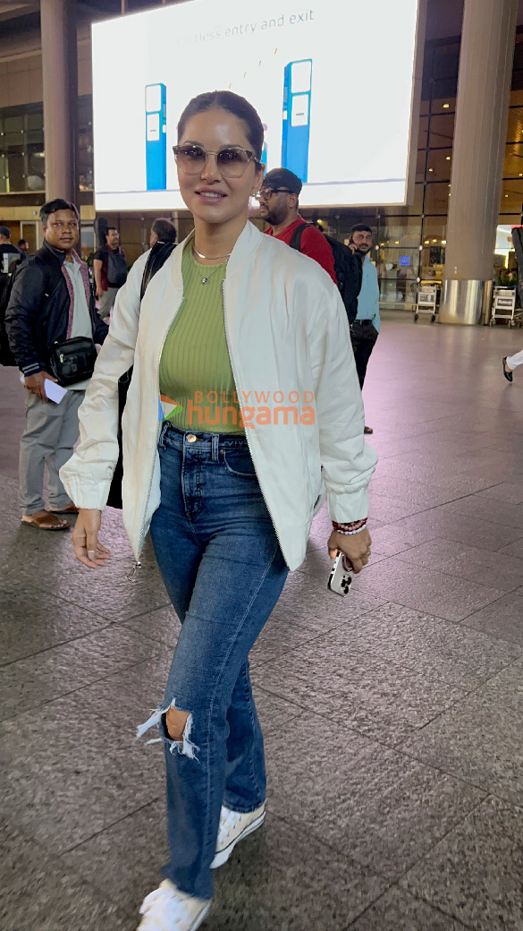 photos vicky kaushal katrina kaif kartik aaryan and others snapped at the airport 4
