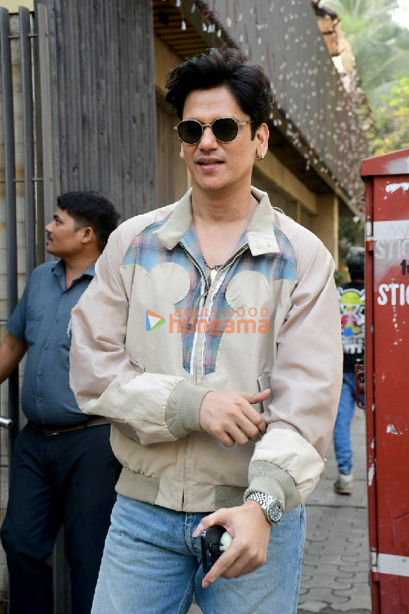 Photos: Vijay Varma snapped outside a restaurant in Bandra Photos: Vijay Varma snapped outside a restaurant in Bandra