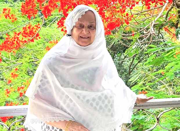 After being diagnosed with pneumonia, Saira Banu develops two clots in her calf: Reports : Bollywood News