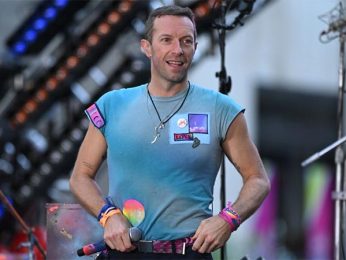 Chris Martin chants “Jai Shri Ram” and thanks fans with “Shukriya” at Mumbai concert, watch videos Chris Martin chants “Jai Shri Ram” and thanks fans with “Shukriya” at Mumbai concert, watch videos