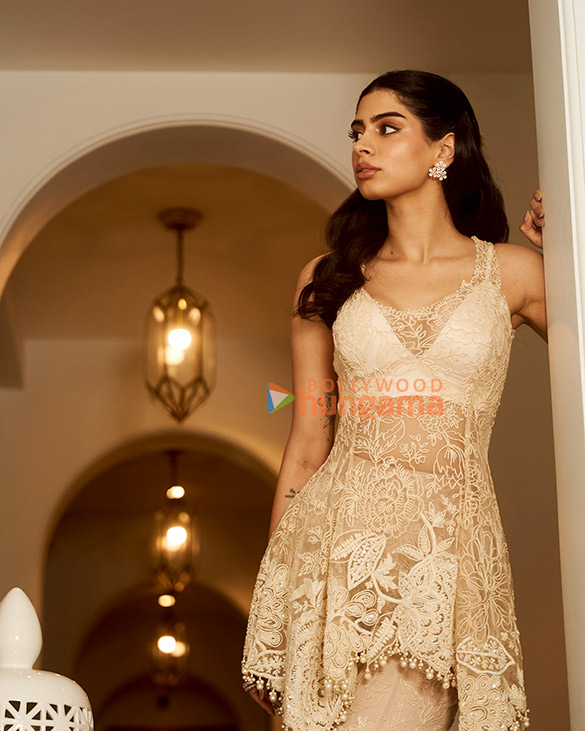 khushi kapoor 4 12