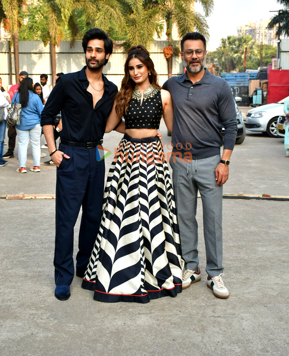 Photos: Aaman Devgan, Rasha Thadani and Abhishek Kapoor promote Azaad on the sets of Indian Idol Photos: Aaman Devgan, Rasha Thadani and Abhishek Kapoor promote Azaad on the sets of Indian Idol
