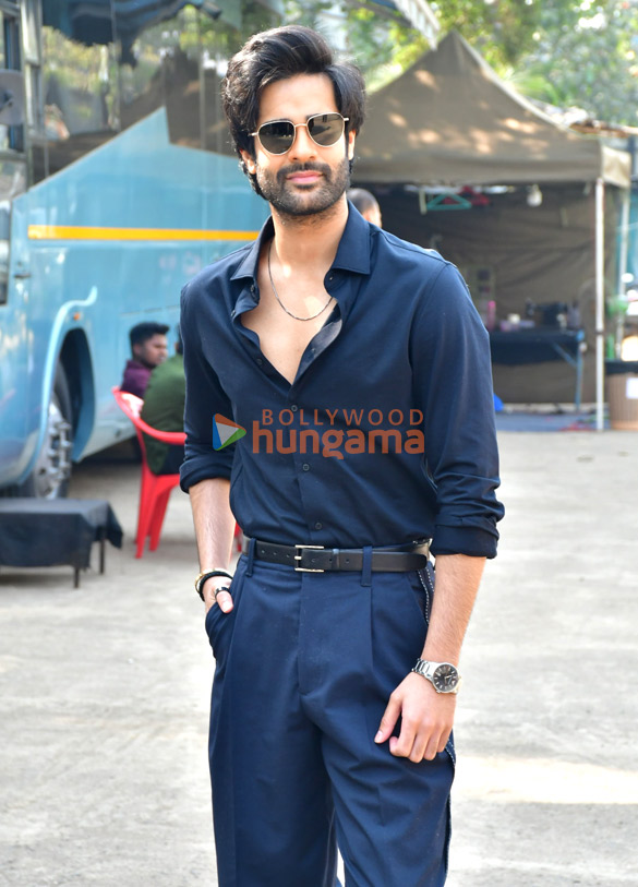 photos aaman devgan rasha thadani and abhishek kapoor promote azaad on the sets of indian idol 7