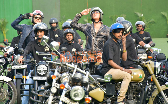 photos akshay kumar and veer pahariya spotted for an exciting activity for ahead of sky force trailer launch 2