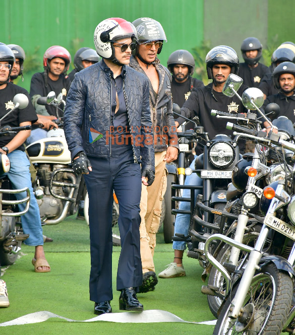 photos akshay kumar and veer pahariya spotted for an exciting activity for ahead of sky force trailer launch 3