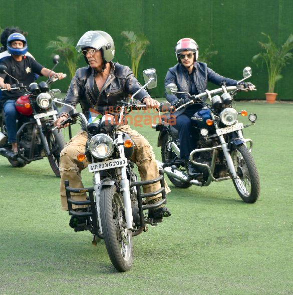 photos akshay kumar and veer pahariya spotted for an exciting activity for ahead of sky force trailer launch 6