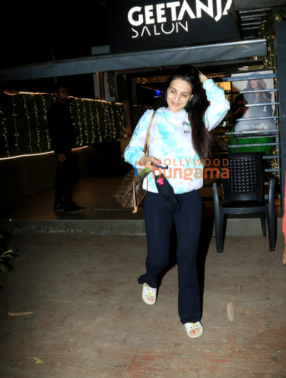 photos ameesha patel snapped at a salon in juhu 4 3