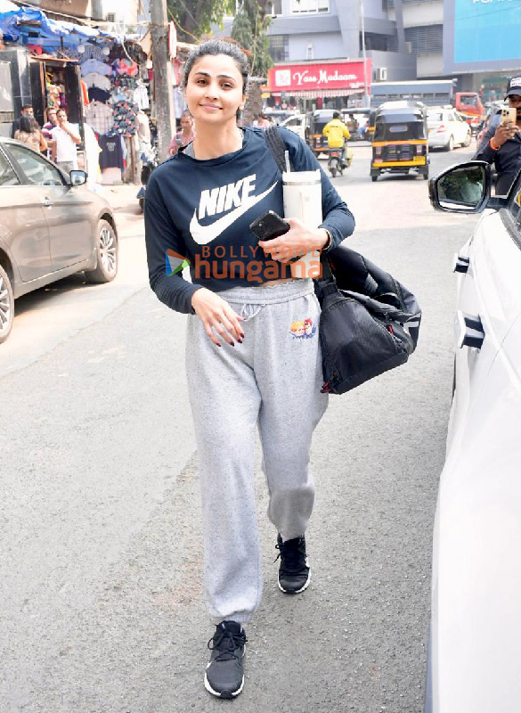 photos daisy shah spotted outside a gym in bandra 2